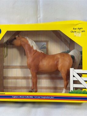 NIB Breyer Vintage Classic Arabian Stallion, Palomino/Light Chestnut, 1997